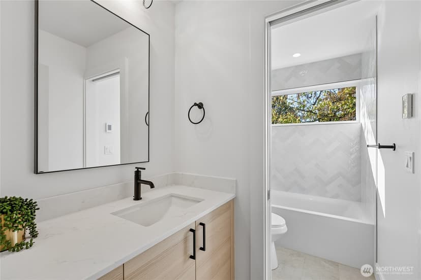 Property photo for 5044 35th Avenue NE, Seattle photo 17