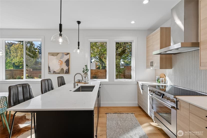 Property photo for 5044 35th Avenue NE, Seattle photo 10