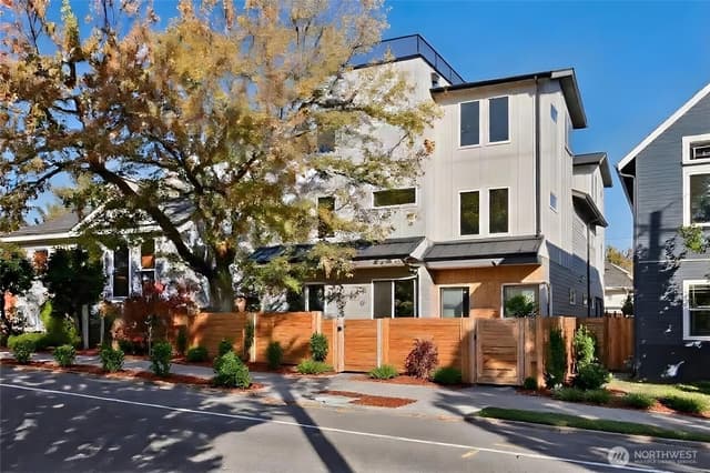 Property photo for 5044 35th Avenue NE, Seattle photo 2
