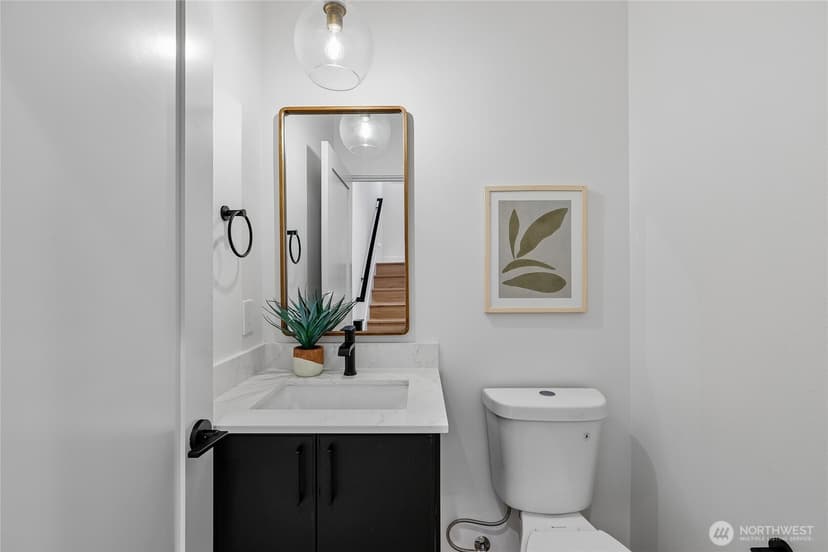 Property photo for 5044 35th Avenue NE, Seattle photo 15