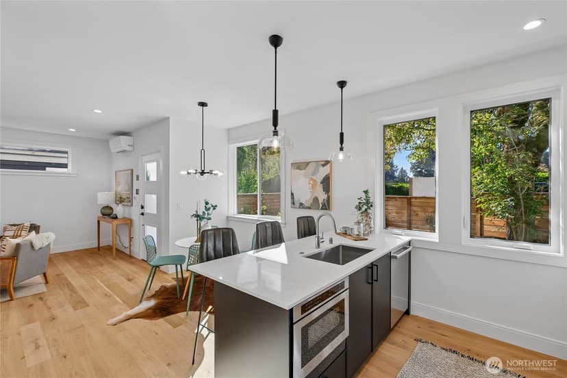 Property photo for 5044 35th Avenue NE, Seattle photo 14