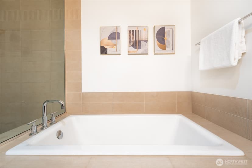 Property photo for 10650 NE 9th Place #723, Bellevue photo 18