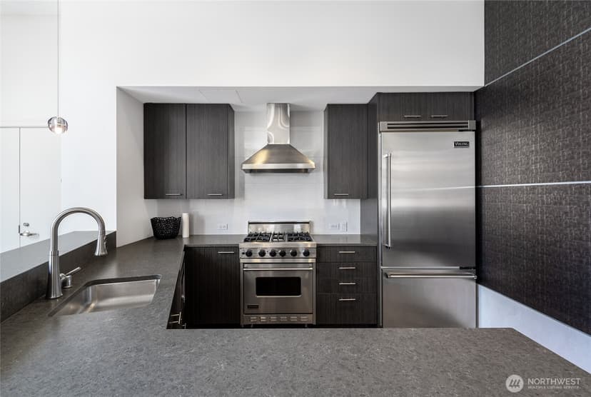 Property photo for 10650 NE 9th Place #723, Bellevue photo 25