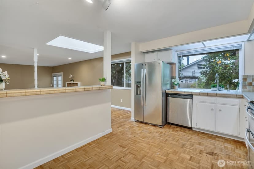 Property photo for 16325 SE 27th Street, Bellevue photo 16