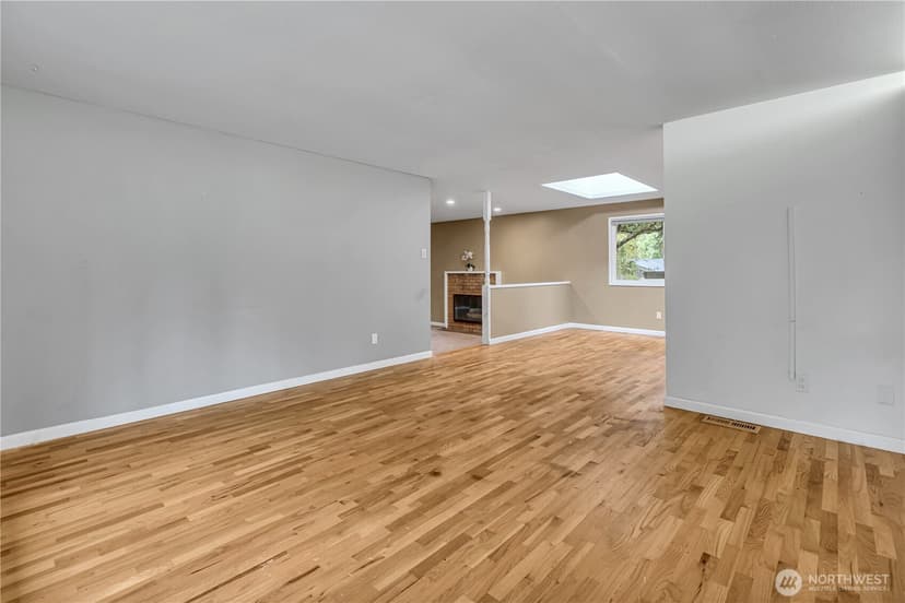 Property photo for 16325 SE 27th Street, Bellevue photo 8