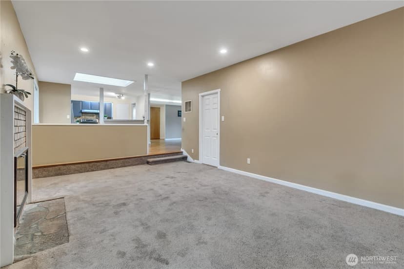 Property photo for 16325 SE 27th Street, Bellevue photo 11