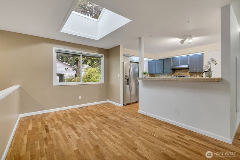 Property photo for 16325 SE 27th Street, Bellevue photo 5