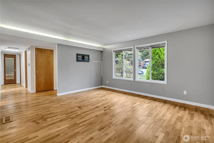 Property photo for 16325 SE 27th Street, Bellevue photo 4