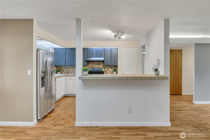 Property photo for 16325 SE 27th Street, Bellevue photo 13