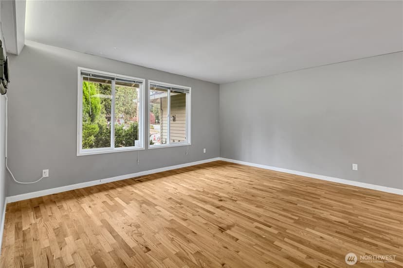 Property photo for 16325 SE 27th Street, Bellevue photo 9