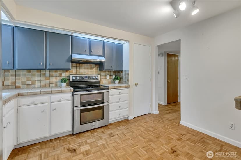 Property photo for 16325 SE 27th Street, Bellevue photo 14