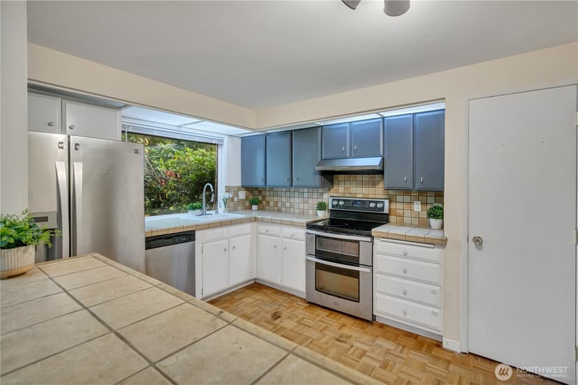 Property photo for 16325 SE 27th Street, Bellevue photo 15