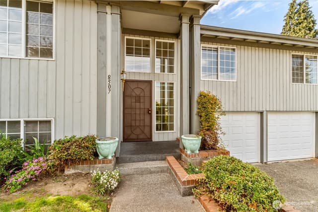 Property photo for 8507 39th Avenue S, Seattle photo 4