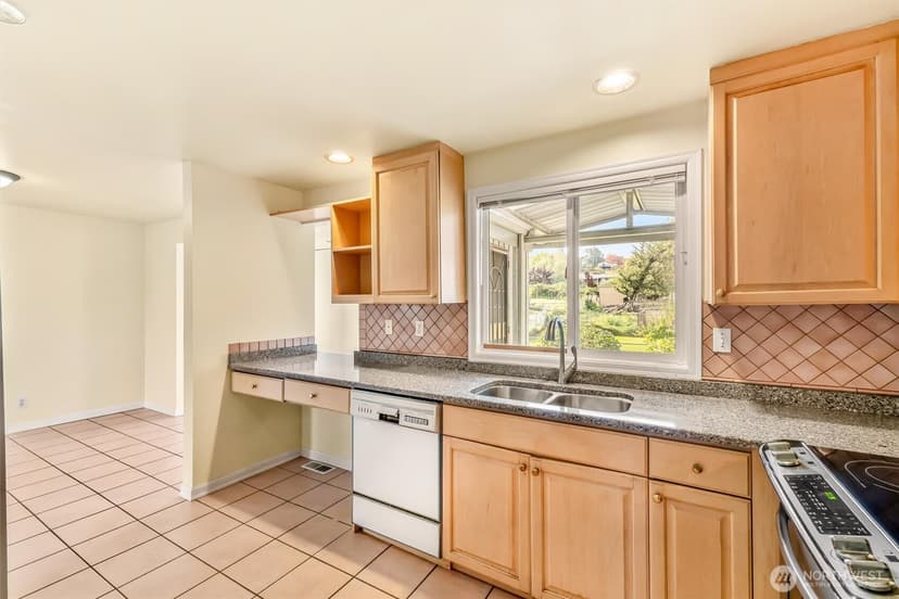 Property photo for 8507 39th Avenue S, Seattle photo 18