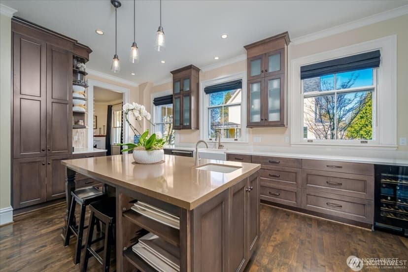Property photo for 4200 Washington Avenue W, Seattle photo 9
