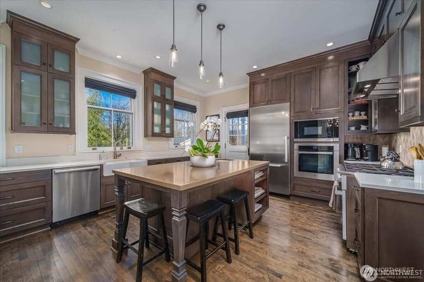 Property photo for 4200 Washington Avenue W, Seattle photo 10