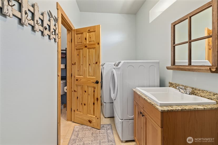 Property photo for 160 Flagstone Lane, Ronald photo 23