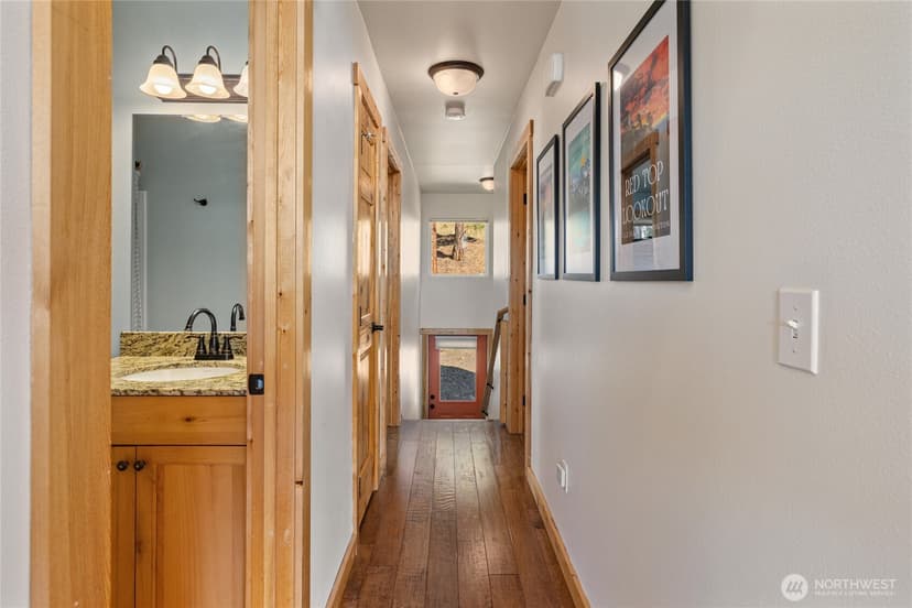 Property photo for 160 Flagstone Lane, Ronald photo 15
