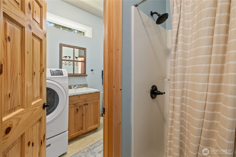 Property photo for 160 Flagstone Lane, Ronald photo 24