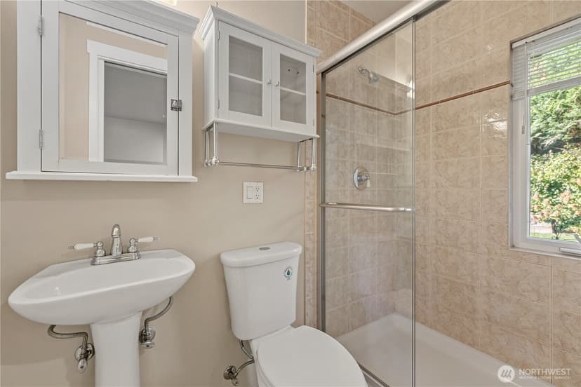 Property photo for 8619 NE 24th Street, Clyde Hill photo 37