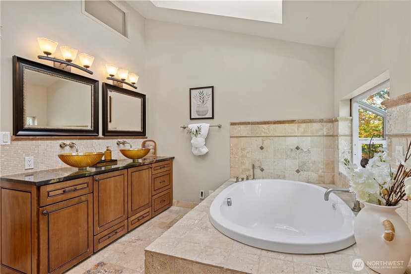 Property photo for 8619 NE 24th Street, Clyde Hill photo 23