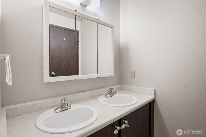 Property photo for 4308 NE Sunset Boulevard #T2, Renton photo 23