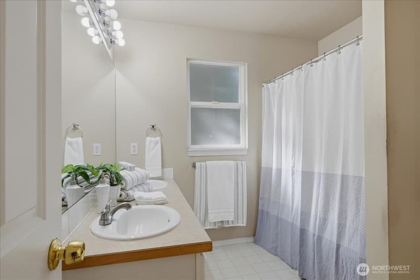 Property photo for 1526 121st Street SW, Everett photo 17