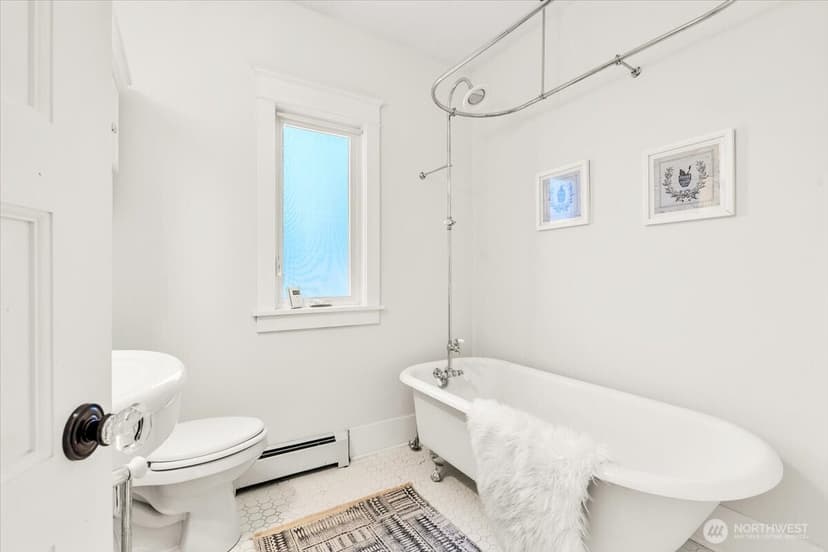 Property photo for 4049 40th Avenue SW, Seattle photo 13