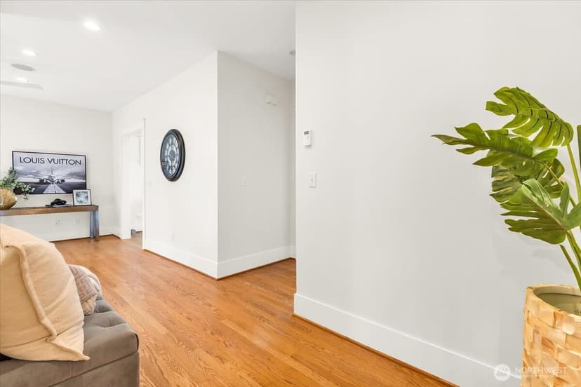 Property photo for 4049 40th Avenue SW, Seattle photo 9