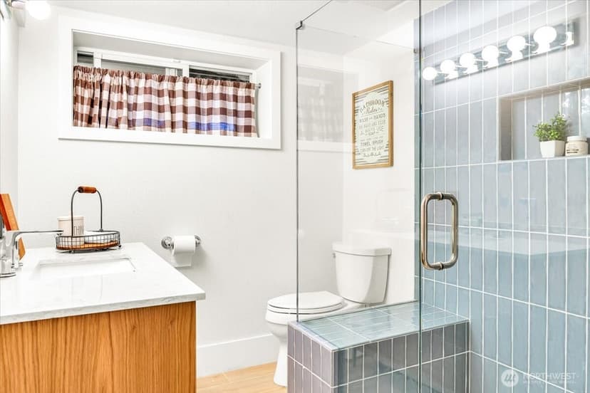 Property photo for 4049 40th Avenue SW, Seattle photo 20