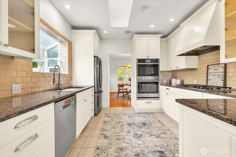 Property photo for 4049 40th Avenue SW, Seattle photo 19