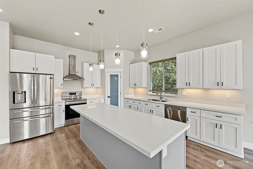 Property photo for 9917 McKinley Avenue E, Tacoma photo 12