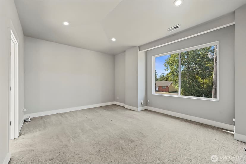 Property photo for 9917 McKinley Avenue E, Tacoma photo 23