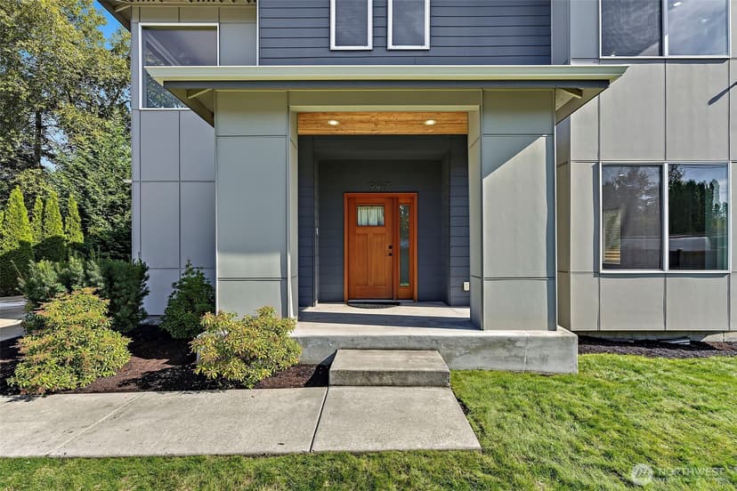 Property photo for 9917 McKinley Avenue E, Tacoma photo 2