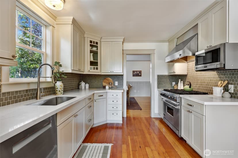 Property photo for 919 N 76th Street, Seattle photo 9