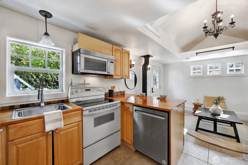 Property photo for 919 N 76th Street, Seattle photo 33