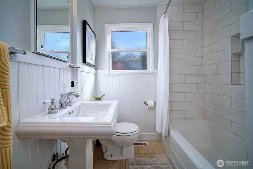 Property photo for 9512 40th Avenue NE, Seattle photo 10