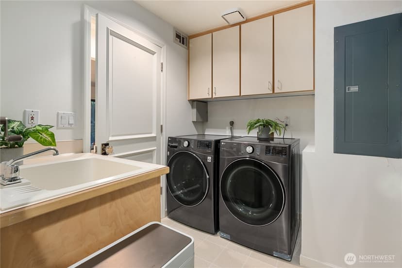 Property photo for 10000 Meydenbauer Way SE #5, Bellevue photo 29