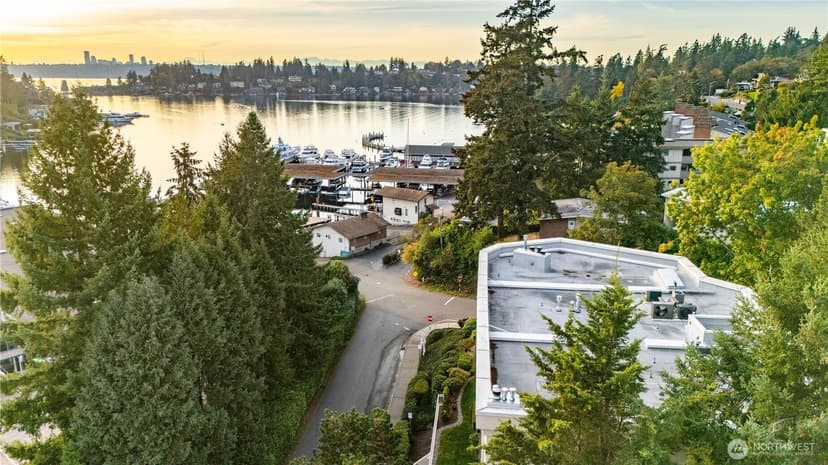 Property photo for 10000 Meydenbauer Way SE #5, Bellevue photo 33