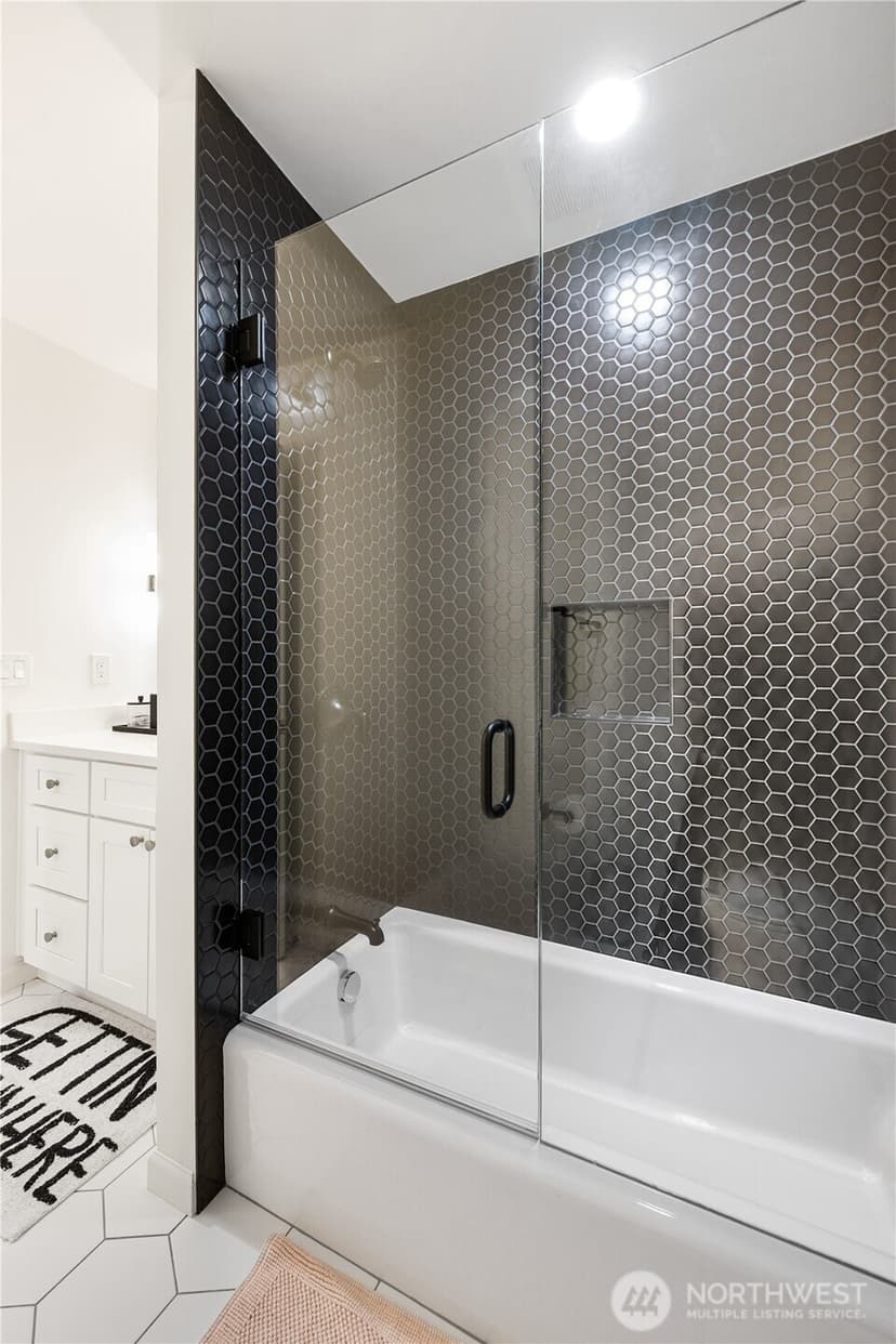 Property photo for 10000 Meydenbauer Way SE #5, Bellevue photo 19