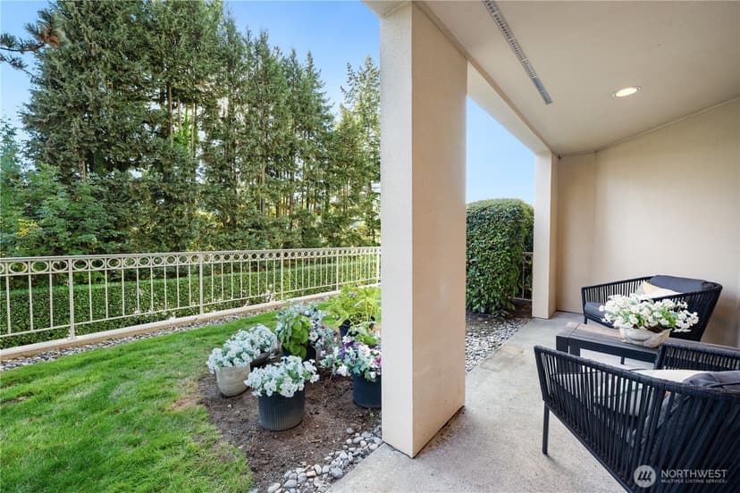 Property photo for 10000 Meydenbauer Way SE #5, Bellevue photo 24