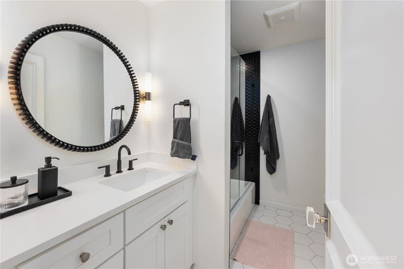 Property photo for 10000 Meydenbauer Way SE #5, Bellevue photo 18