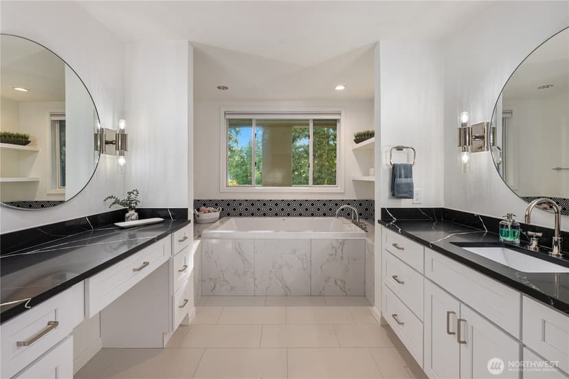 Property photo for 10000 Meydenbauer Way SE #5, Bellevue photo 27
