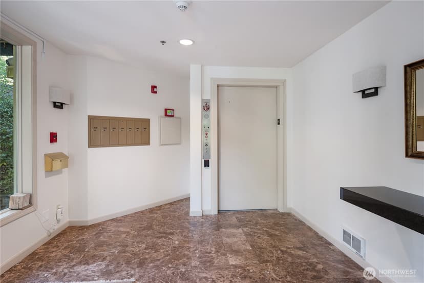 Property photo for 10000 Meydenbauer Way SE #5, Bellevue photo 31