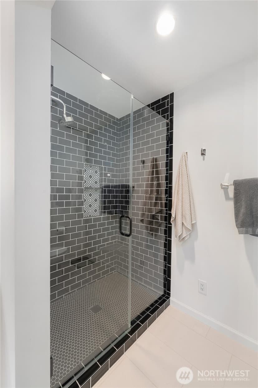 Property photo for 10000 Meydenbauer Way SE #5, Bellevue photo 26