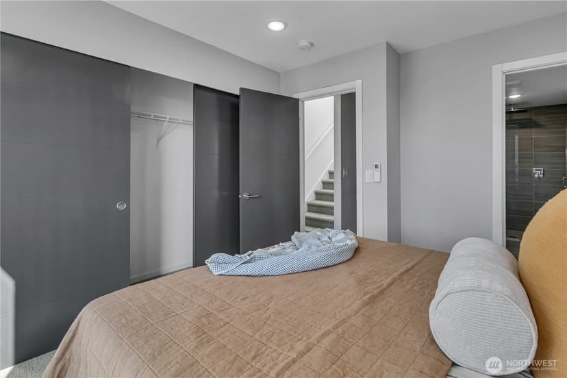 Property photo for 5917 B California Avenue SW, Seattle photo 17