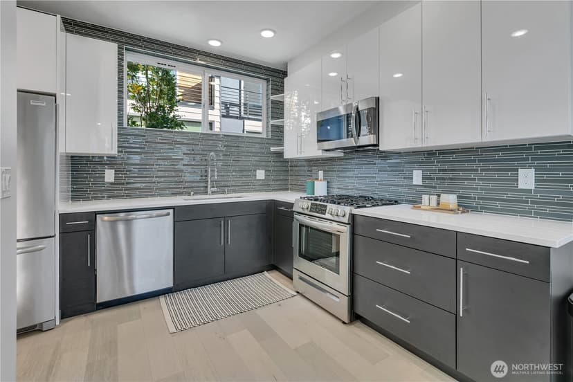 Property photo for 5917 B California Avenue SW, Seattle photo 8