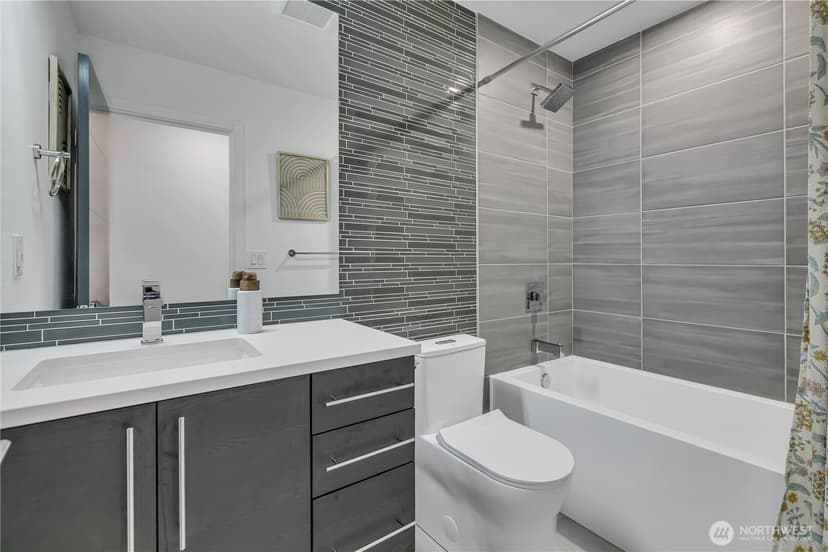 Property photo for 5917 B California Avenue SW, Seattle photo 5