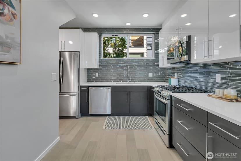 Property photo for 5917 B California Avenue SW, Seattle photo 9