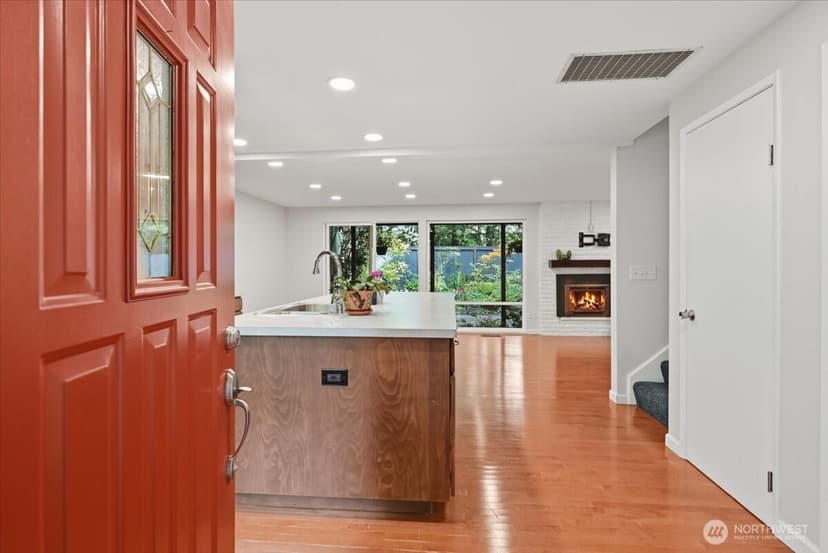 Property photo for 1604 Aberdeen Court SE, Renton photo 4